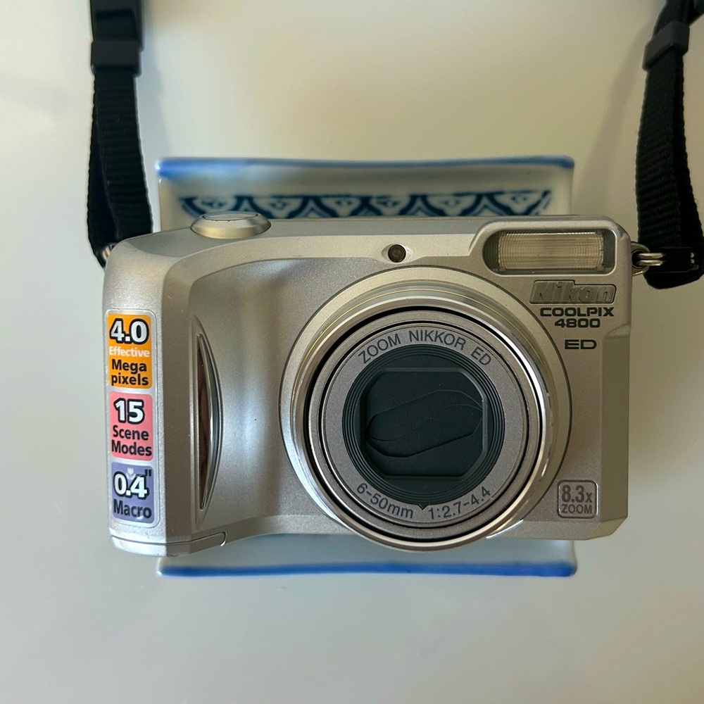 Nikon digital camera E4800